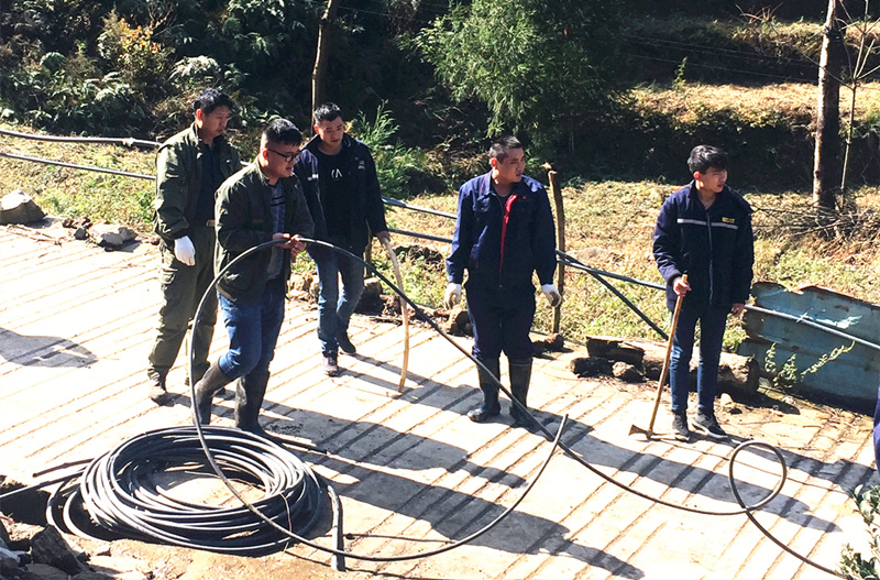 和谐村企关系 滴水折射人心
